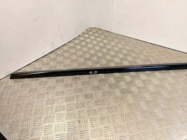 Mercedes-Benz CLA C117,X117,W117 (2013 - 2019) A1177350482 Накладка стекла задней двери — фото 1
