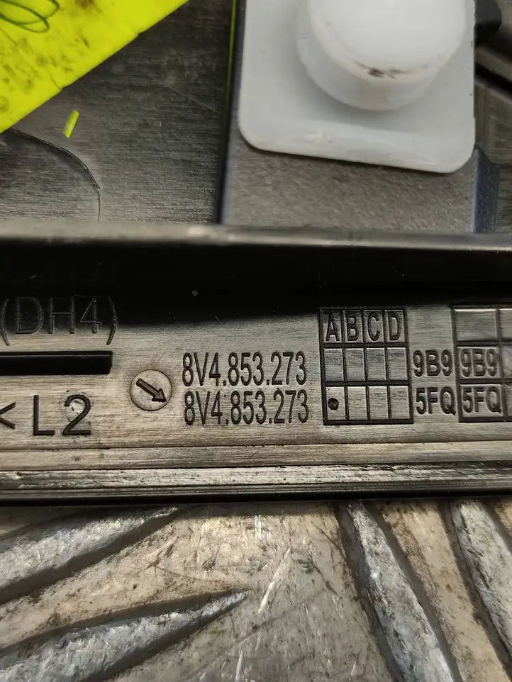 Audi A3/S3 8V (2016 - 2020) 8V4853273 Накладка стекла задней двери — фото 2