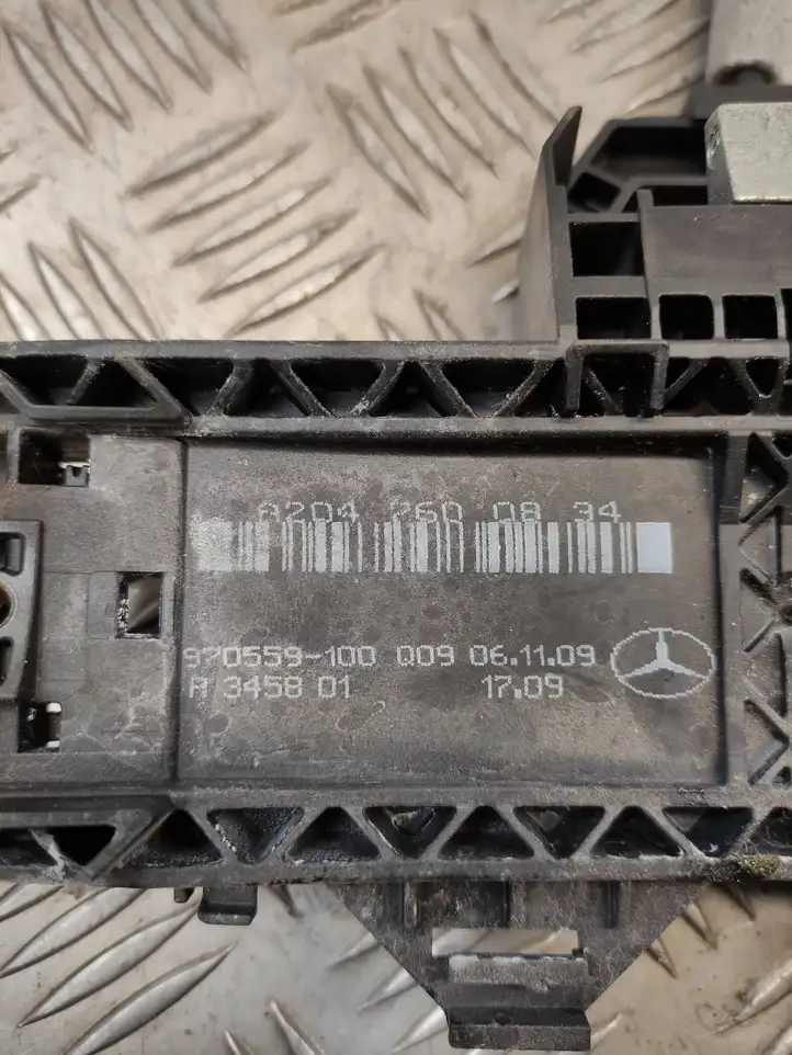 Mercedes-Benz C W204 (2007 - 2014) A2047301435 Замок задней двери — фото 2
