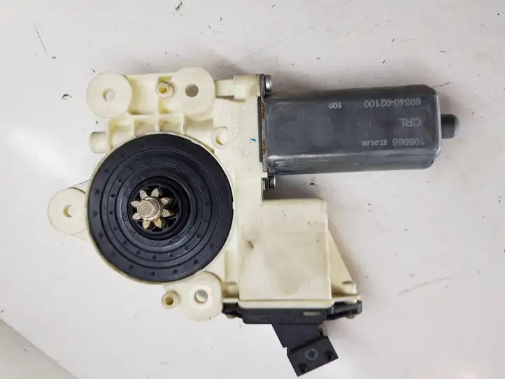 Toyota Corolla E120 E130 (2004 - 2007) 6984002100 Стеклоподъемник задней двери — фото 1