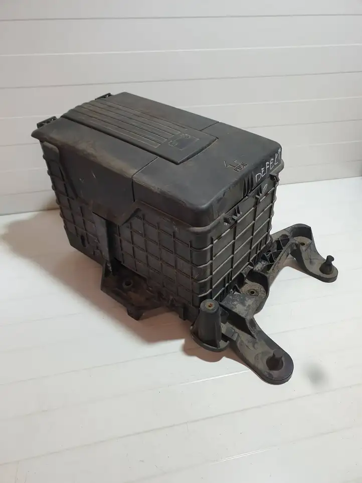 Volkswagen PASSAT B6 (2005 - 2010) 1K09153350 Перегородка аккумулятора — фото 4