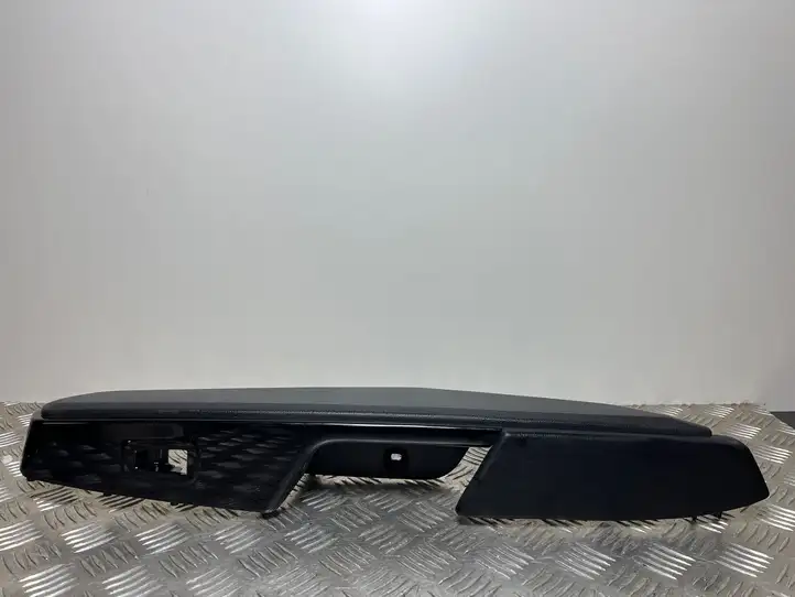 SsangYong Korando (2017 - ) 7321037050 Прочая отделка задней двери — фото 1