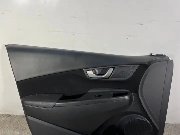 Hyundai Kona I (2017 - 2022) 82370J9000 Обшивка передней двери — фото 3