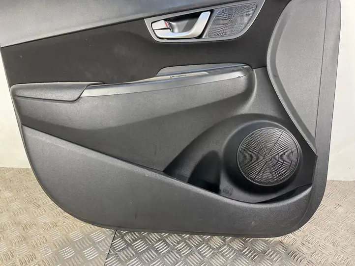 Hyundai Kona I (2017 - 2022) 82370J9000 Обшивка передней двери — фото 5