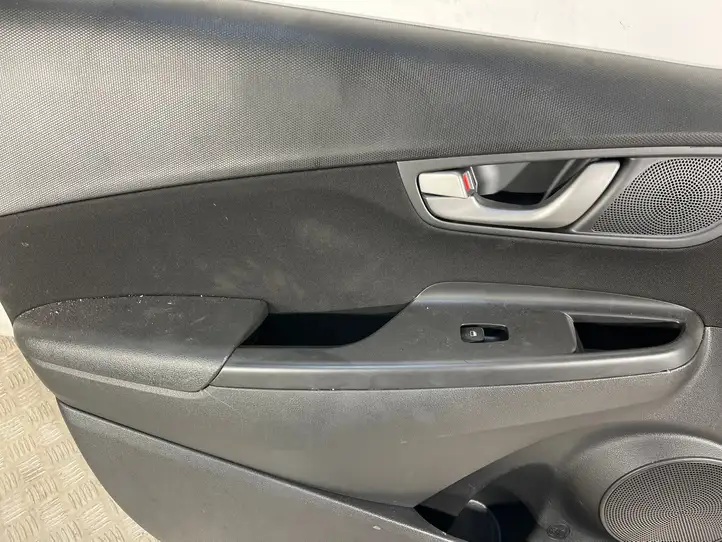 Hyundai Kona I (2017 - 2022) 82370J9000 Обшивка передней двери — фото 6