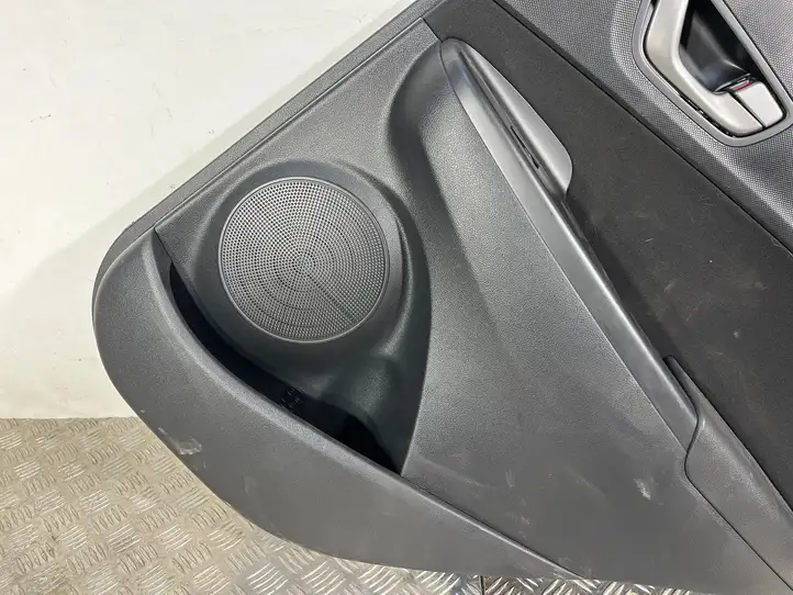 Hyundai Kona I (2017 - 2022) 83380J9000 Обшивка задней двери — фото 3