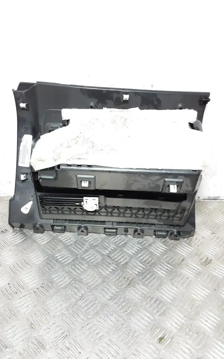 Jeep Grand Cherokee (2010 - 2021) Вещевой ящик — фото 2