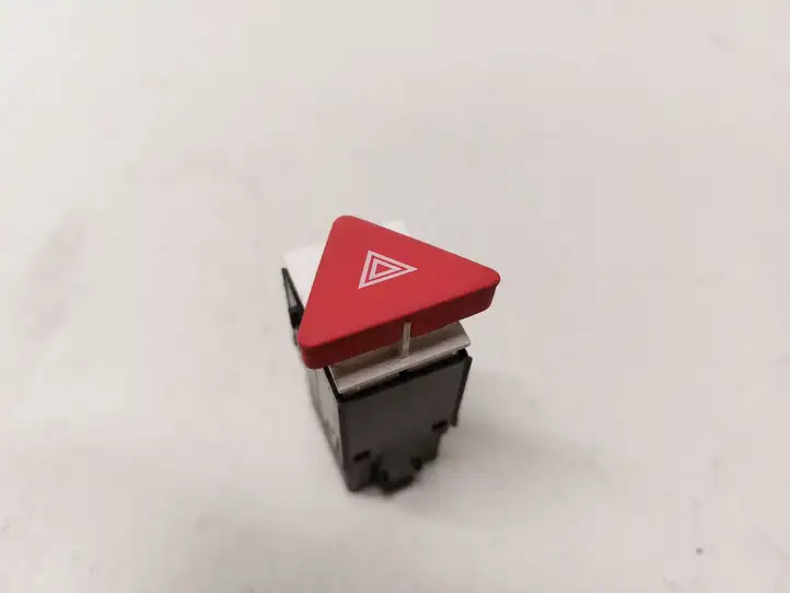 Volkswagen Scirocco (2008 - 2014) Включатель аварийных фонарей — фото 1