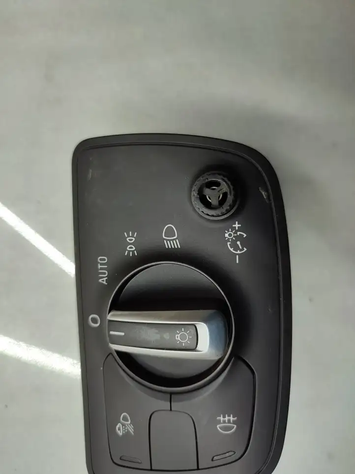 Audi A6 C7 (2011 - 2014) 4G0941531E Включатель фонарей — фото 2