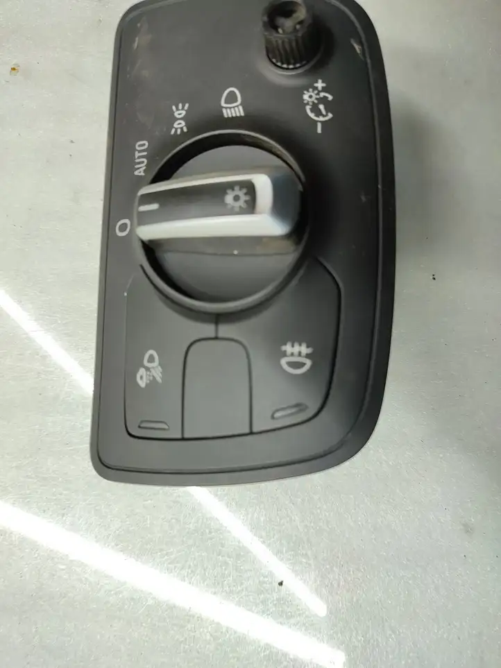 Audi A6 C7 (2011 - 2014) 4G0941531E Включатель фонарей — фото 3