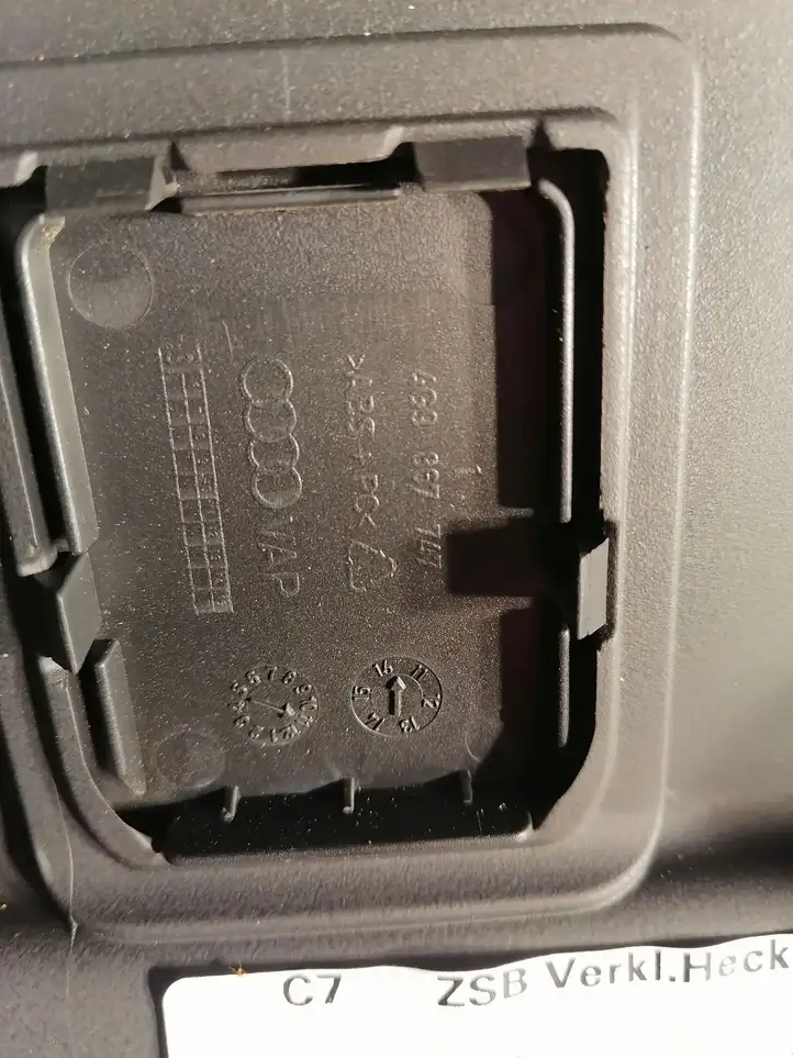 Audi A6 C7 (2011 - 2014) 4G9867979 Комплект обшивки крышки багажника — фото 3