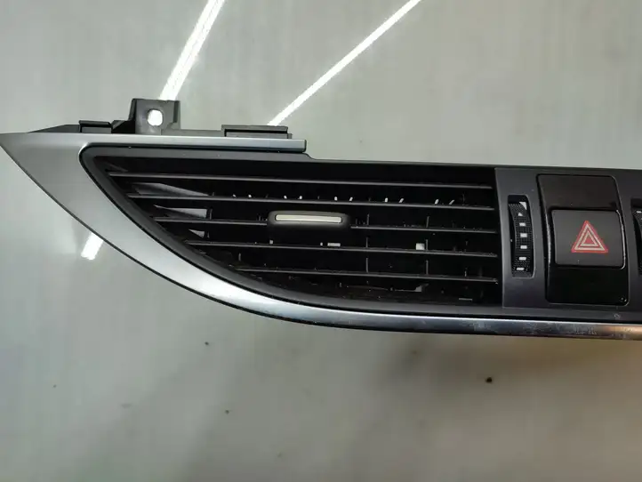 Audi A6 C7 (2011 - 2014) 4G2820951 Центральный воздушный дефлектор — фото 2