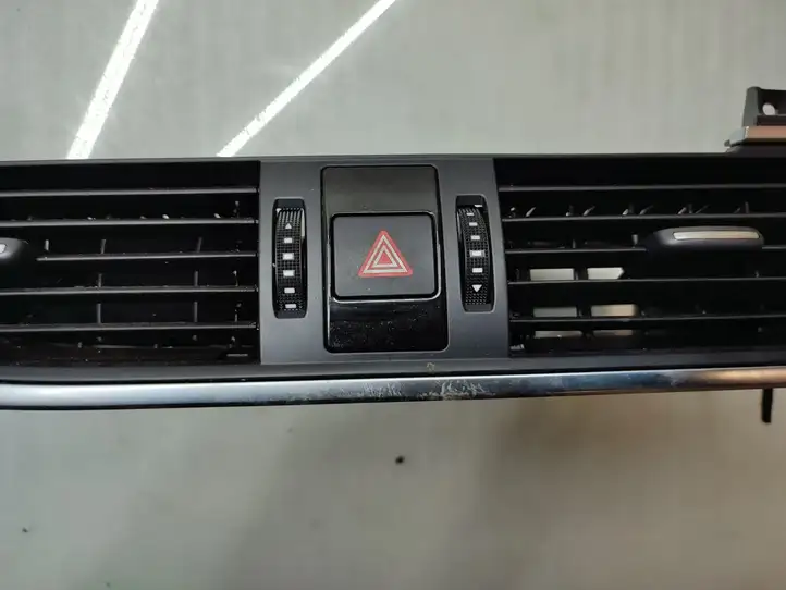 Audi A6 C7 (2011 - 2014) 4G2820951 Центральный воздушный дефлектор — фото 5