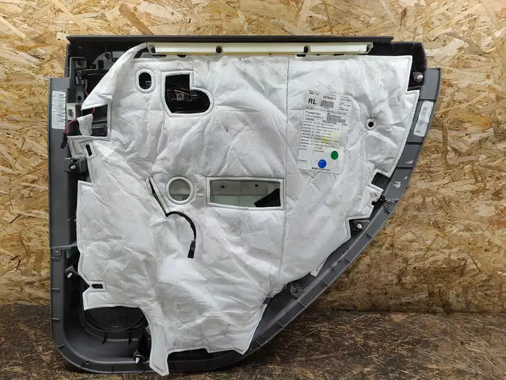 Cadillac SRX (2009 - 2012) 22793371 Обшивка задней двери — фото 3