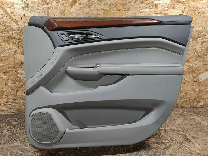 Cadillac SRX (2009 - 2012) 22791572 Обшивка передней двери — фото 1