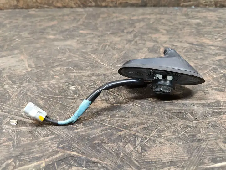 Mazda 2 (2014 - 2019) GPS антенна — фото 1