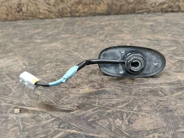 Mazda 2 (2014 - 2019) GPS антенна — фото 2
