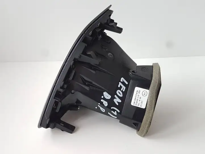 Seat Leon (5F) (2012 - 2019) 5F2820902 Боковой воздушный дефлектор — фото 4