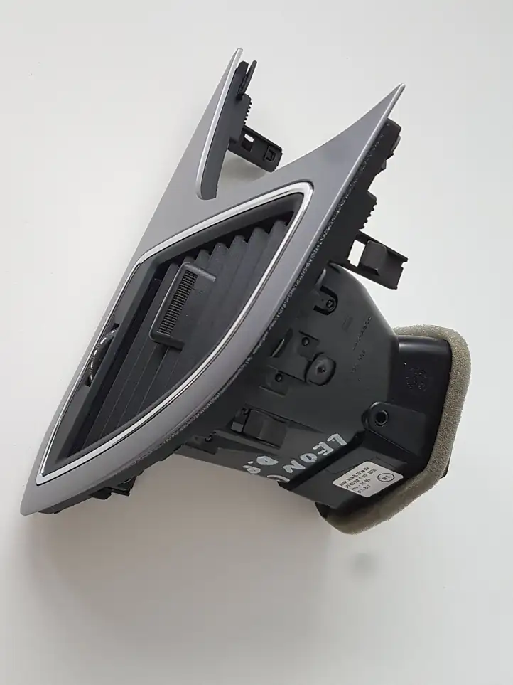 Seat Leon (5F) (2012 - 2019) 5F2820902 Боковой воздушный дефлектор — фото 6