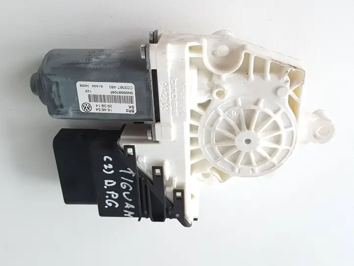 Volkswagen Tiguan (2011 - 2016) 5N0959704F Стеклоподъемник задней двери — фото 1