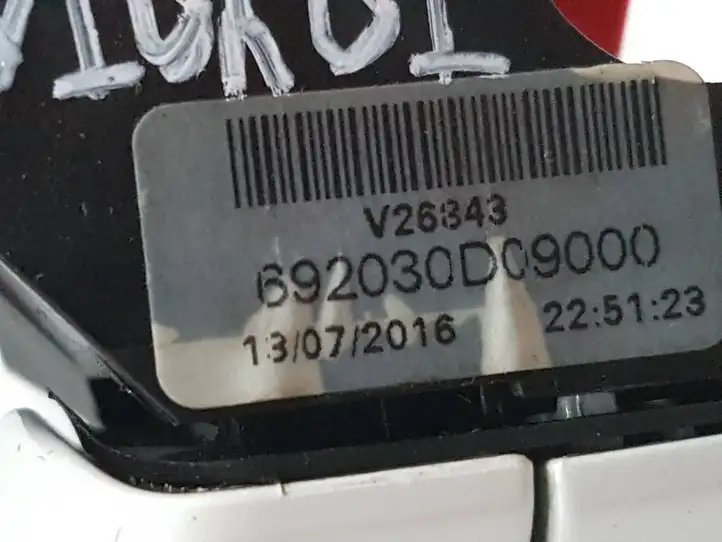 Toyota Yaris (2014 - 2019) 692030D09000 Наружная ручка задней двери — фото 2