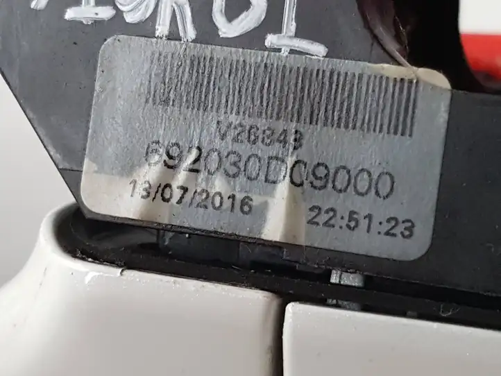 Toyota Yaris (2014 - 2019) 692030D09000 Наружная ручка задней двери — фото 3