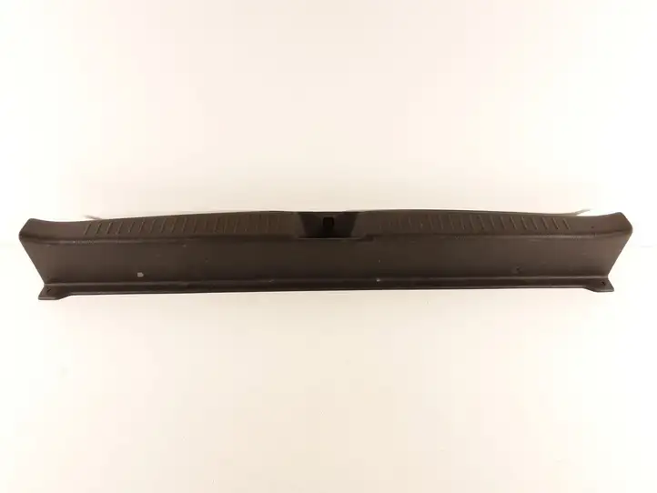 Toyota Avensis T220 (2000 - 2003) 5838705060 Отделка порога багажника — фото 1