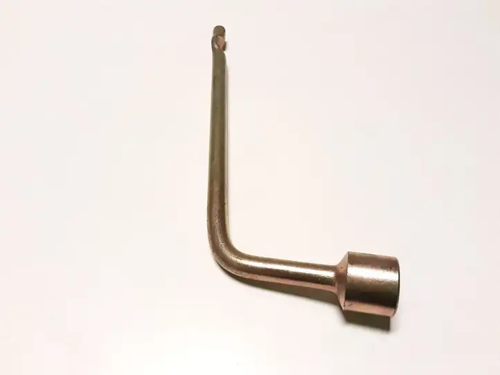 Mazda Tribute (2000 - 2004) Баллонный ключ — фото 2