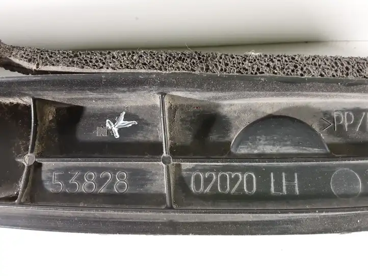 Toyota Corolla E120 E130 (2000 - 2004) 5382802020 Накладка крыла — фото 5