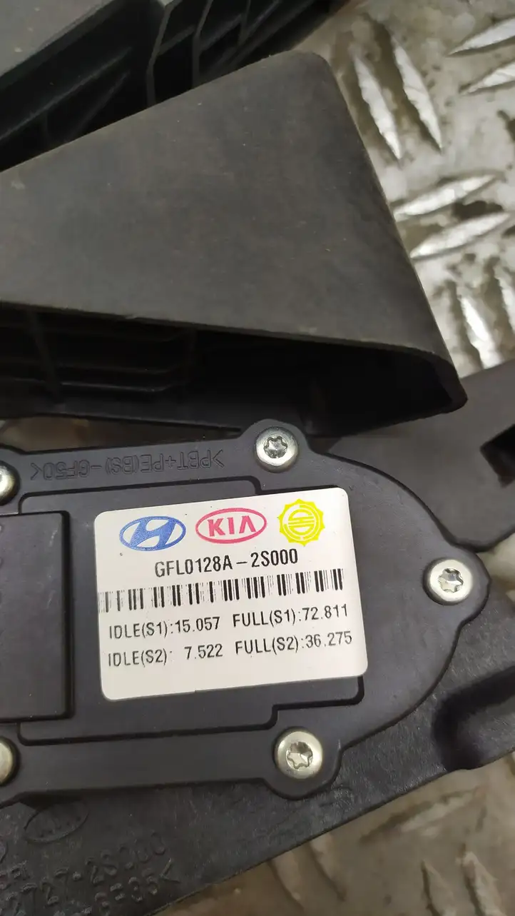 Hyundai ix35 (2009 - 2013) GFL0128A2S000 Педаль акселератора — фото 2