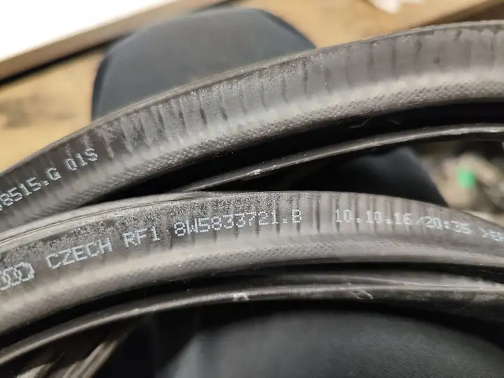 Audi A4 S4 B9 (2015 - 2019) 8W5833721B Уплотнитель кузова — фото 4