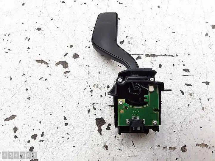 Ford Fiesta (2017 - )  H1BT13335BB Ручка поворотов/ фонарей