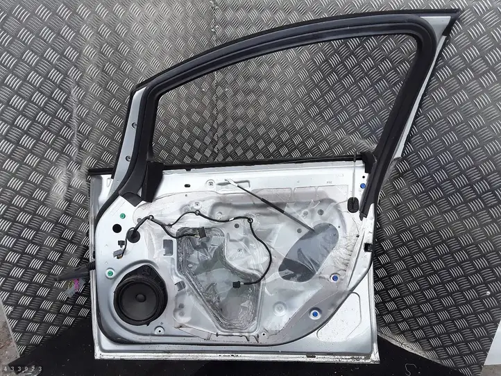 Opel Astra (2009 - 2012)   Дверь