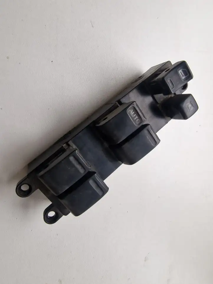Nissan X-Trail T30 (2001 - 2007) Блок кнопок стеклоподъемников — фото 4