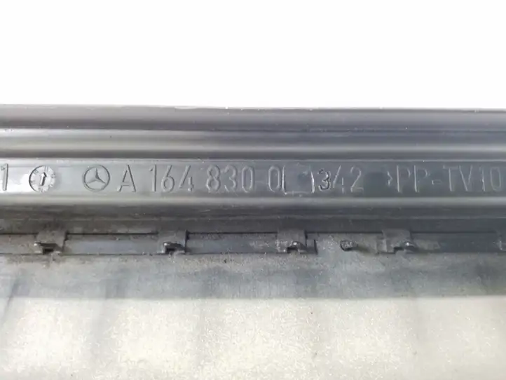 Mercedes-Benz GL X164 (2006 - 2012) A1648300342 Решетка в крыле — фото 2