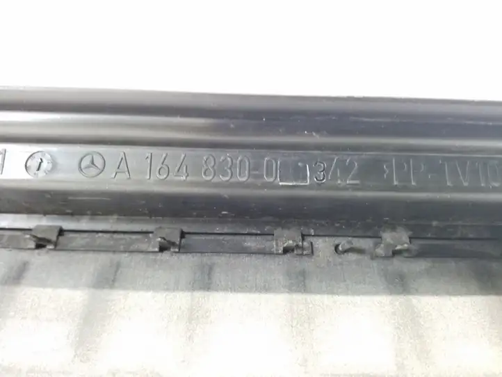 Mercedes-Benz GL X164 (2006 - 2012) A1648300342 Решетка в крыле — фото 2