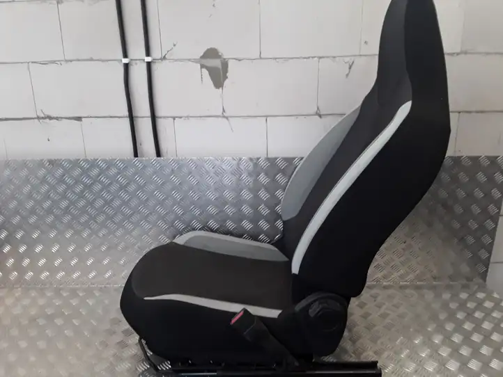 Toyota Aygo AB40 (2014 - 2018) Переднее сиденье пассажира — фото 2