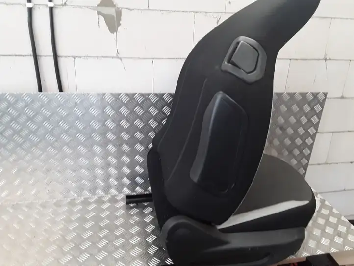 Toyota Aygo AB40 (2014 - 2018) Переднее сиденье пассажира — фото 3