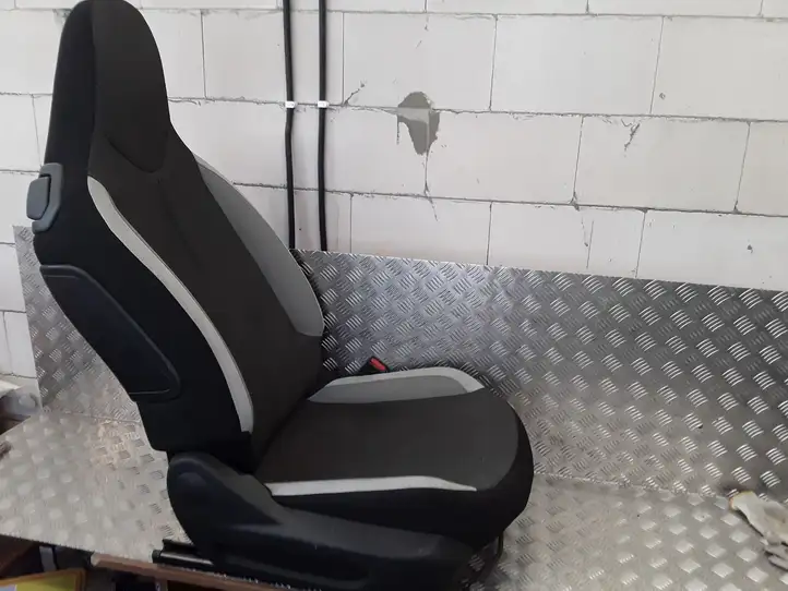 Toyota Aygo AB40 (2014 - 2018) Переднее сиденье пассажира — фото 4