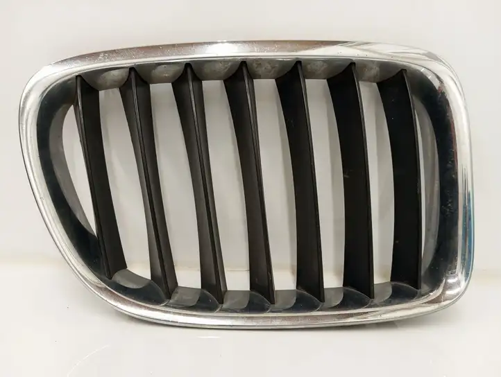 BMW 5 E60 E61 (2004 - 2010)  10627110 Передняя решётка