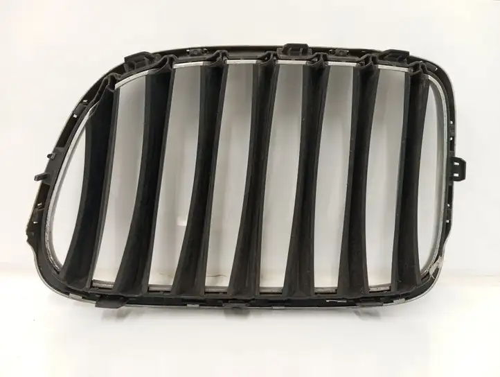 BMW 5 E60 E61 (2004 - 2010)  10627110 Передняя решётка