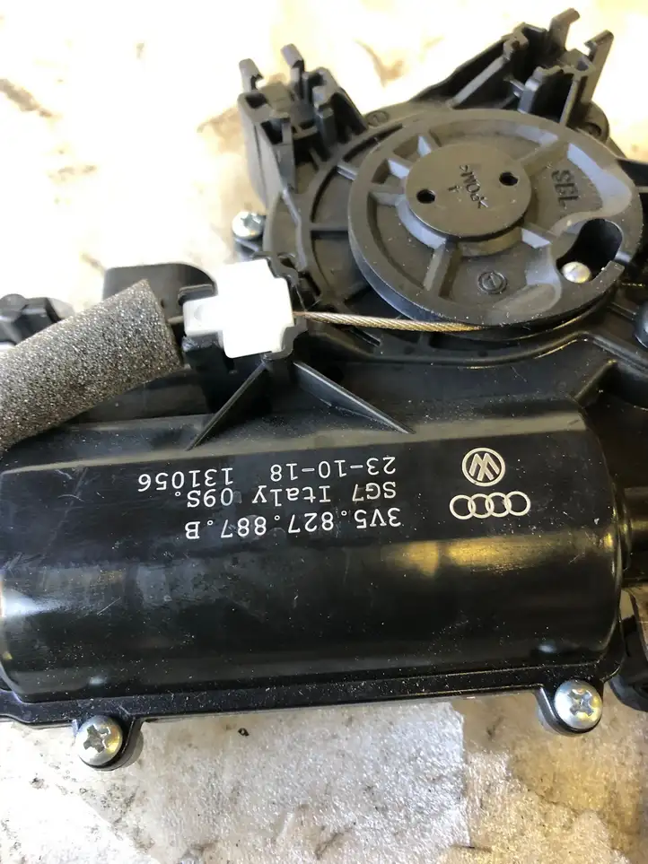 Audi A4 S4 B9 8W (2019 - ) 3v5827887b Замок крышки багажника — фото 3