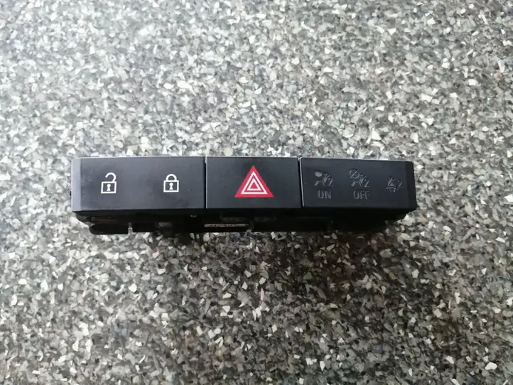 Opel Astra J (2009 - 2012) 13285122 Включатель аварийных фонарей — фото 1