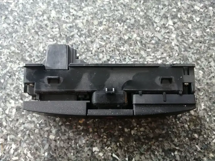 Opel Astra J (2009 - 2012) 13285122 Включатель аварийных фонарей — фото 2