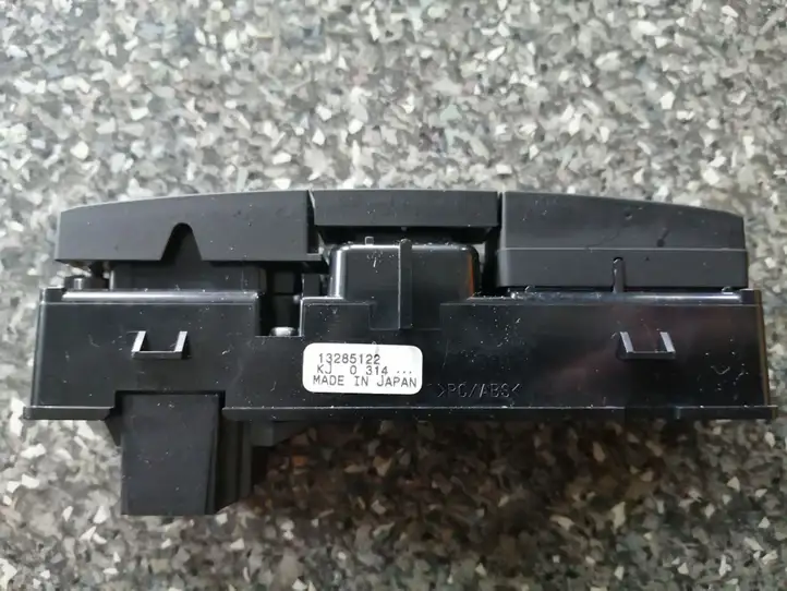 Opel Astra J (2009 - 2012) 13285122 Включатель аварийных фонарей — фото 5