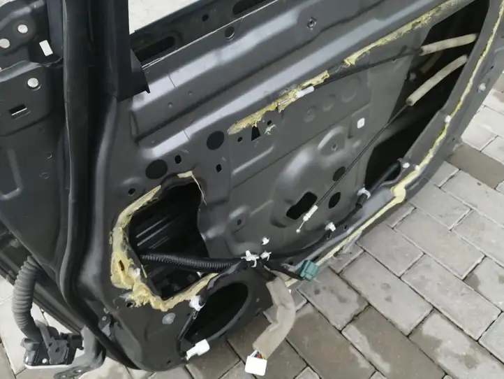 Nissan Leaf I (ZE0) (2010 - 2017) Дверь — фото 3