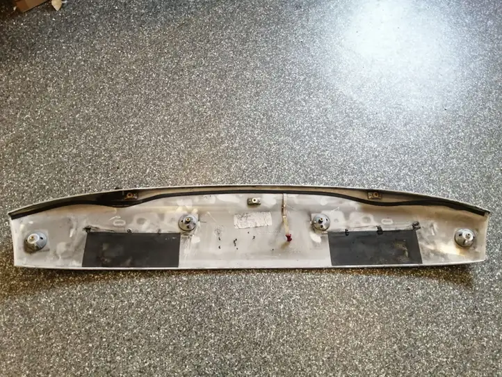 BMW 3 E46 (1998 - 2005)  8235987 Спойлер заднего стекла