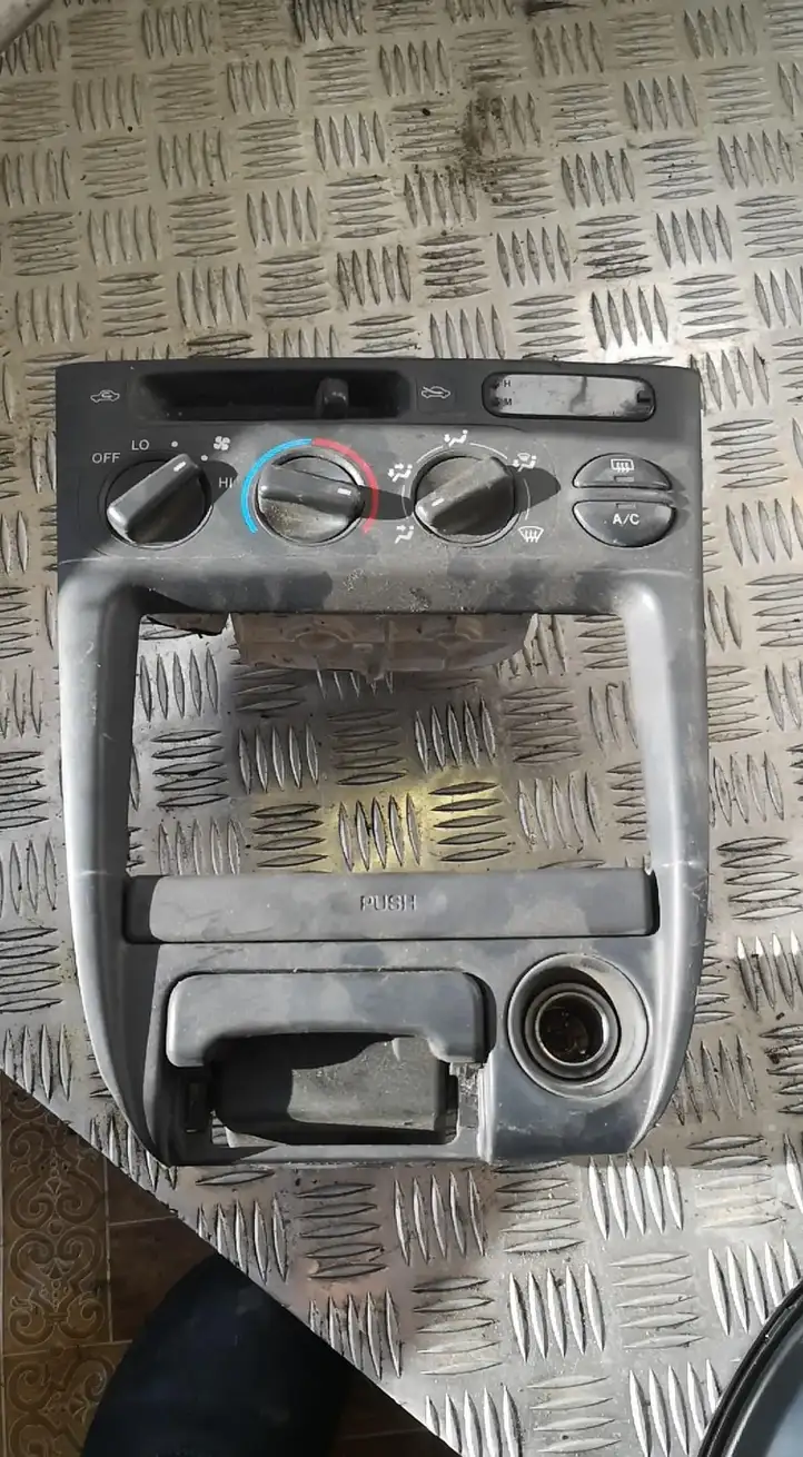 Toyota Corolla E120 E130 (2000 - 2004)   Блок управления кондиционера воздуха / климата/ печки (в салоне)