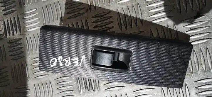 Toyota Corolla Verso AR10 (2004 - 2009) Кнопка стеклоподъемников — фото 1