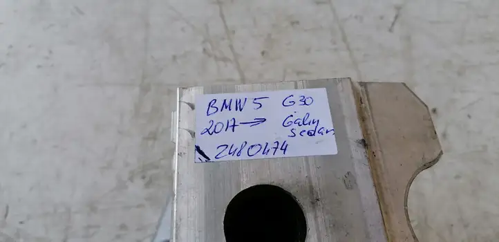 BMW 5 G30 G31 (2016 - ) 5112100310 Кронштейн заднего бампера — фото 2